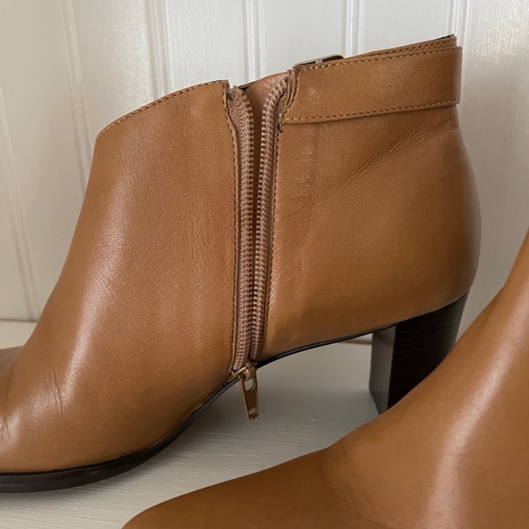 Etienne Aigner "Teddie" Ankle Boots Sz 9W - Picture 3 of 4